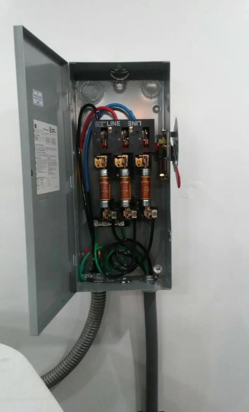 Three-phase disconnect switch installed for Smoke Detector Installation in Chino